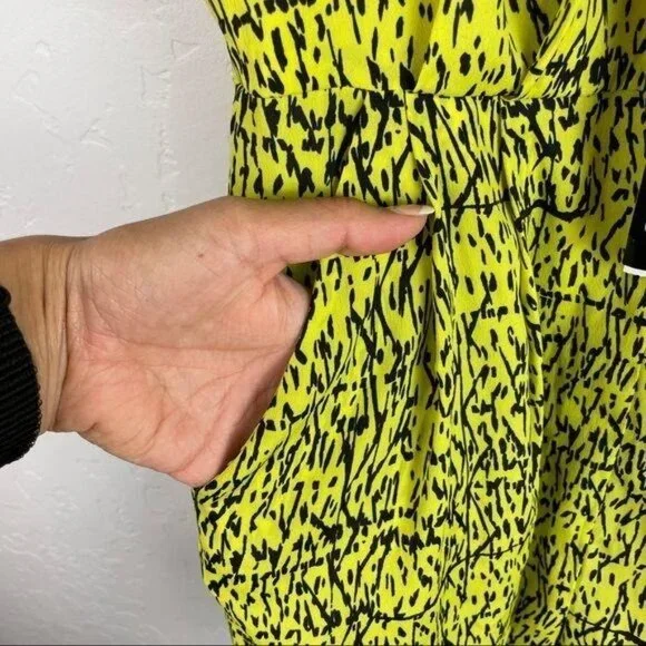 BCBGeneration Neon Lime Halter Neck Romper NWT New With Tags Women's Size 0 - Picture 9 of 12